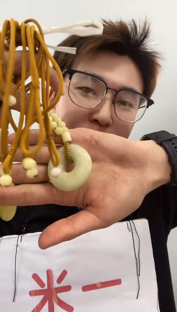 蛇纹石玉未镶嵌颈饰111