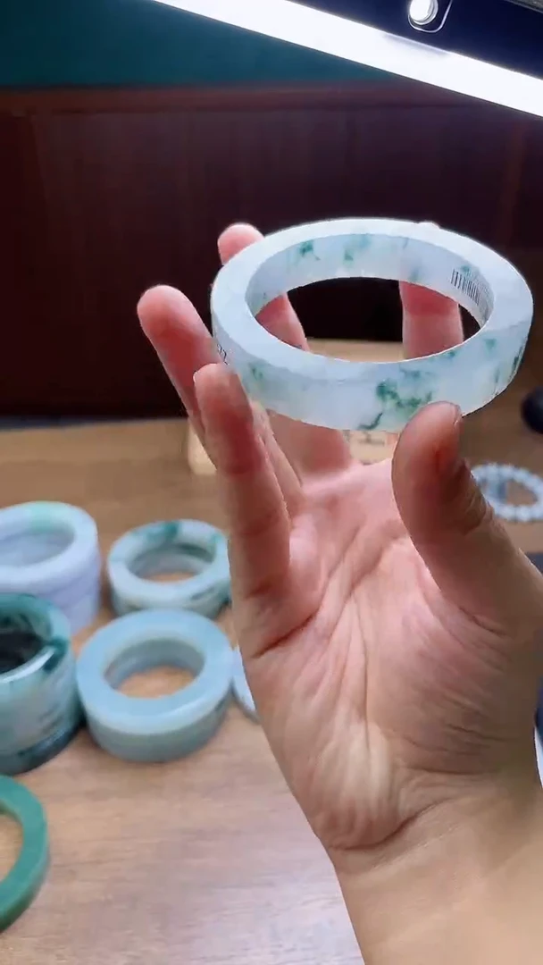 定制翡翠手镯未镶嵌兔*贝定制