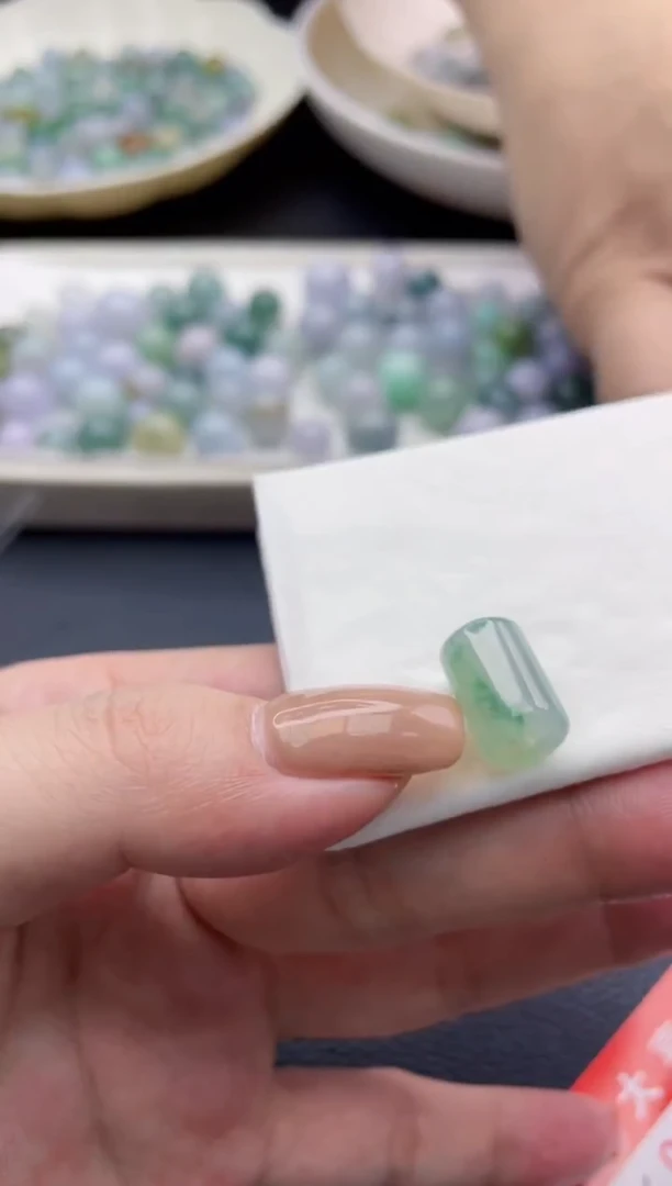 未镶嵌定制翡翠人**戏珠子