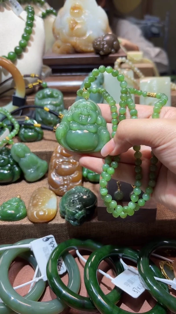 颈饰未镶嵌和田玉（碧玉）1
