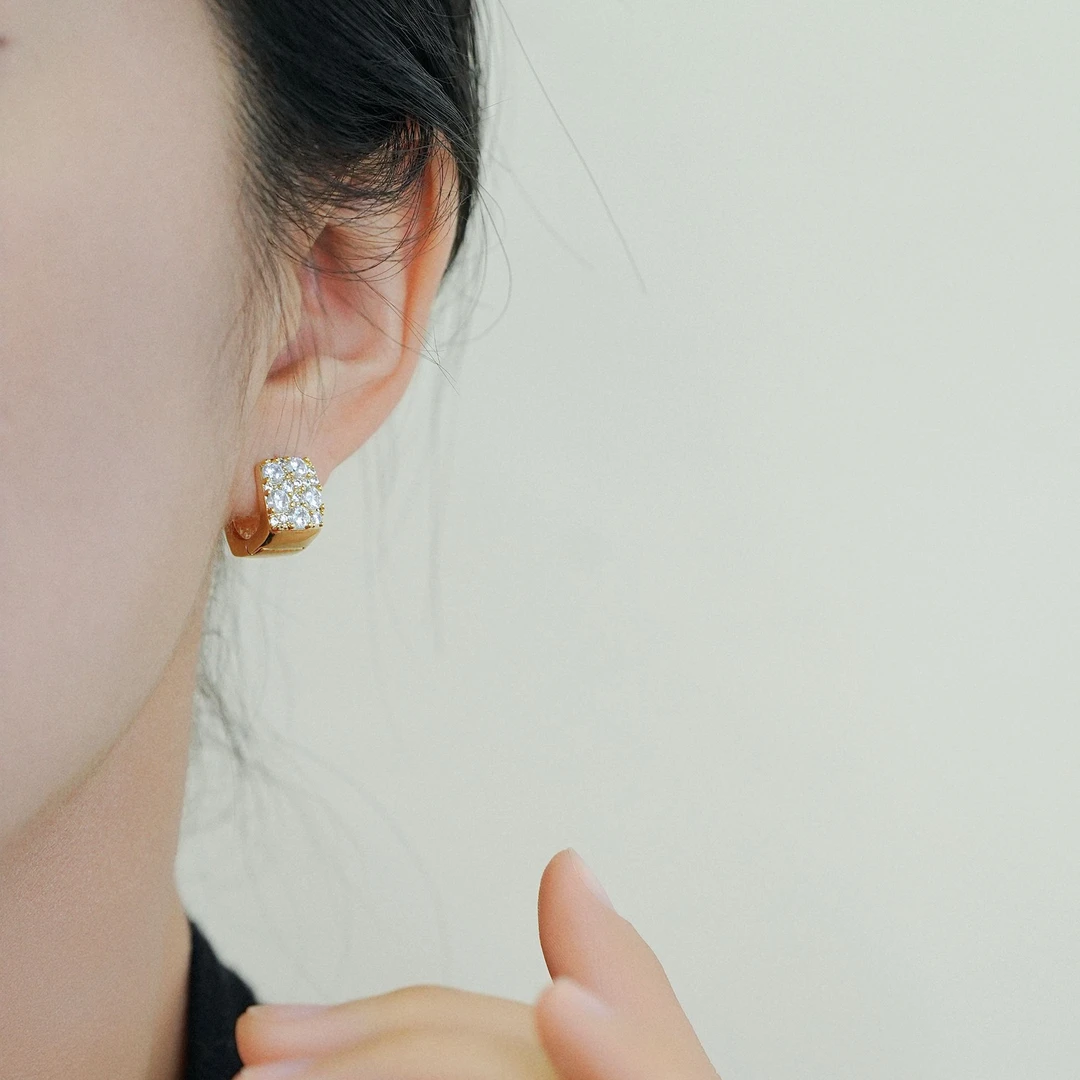 铜合金耳饰 简约小巧精致气质微镶几何方块耳扣设计感高级感耳环