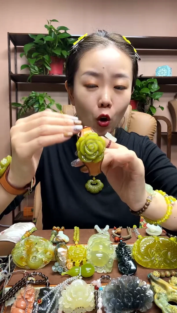 未镶嵌岫玉手牌多样性发货发其中之一