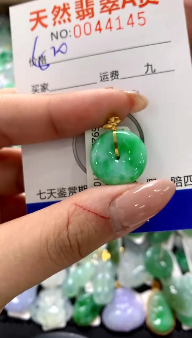 颈饰18K金镶嵌翡翠1111111111111111