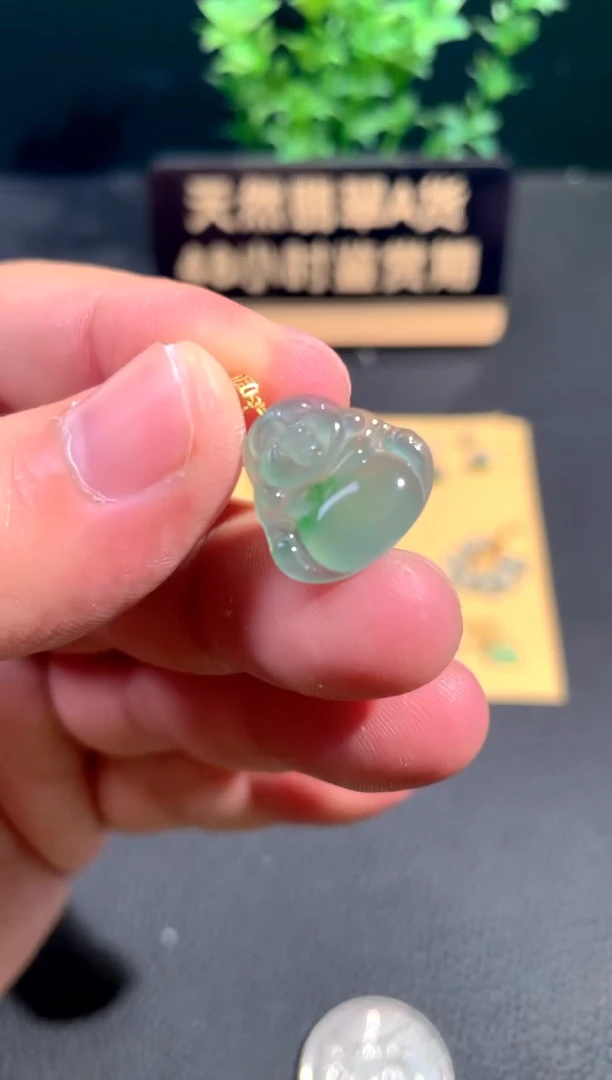 颈饰18K金镶嵌翡翠翡翠