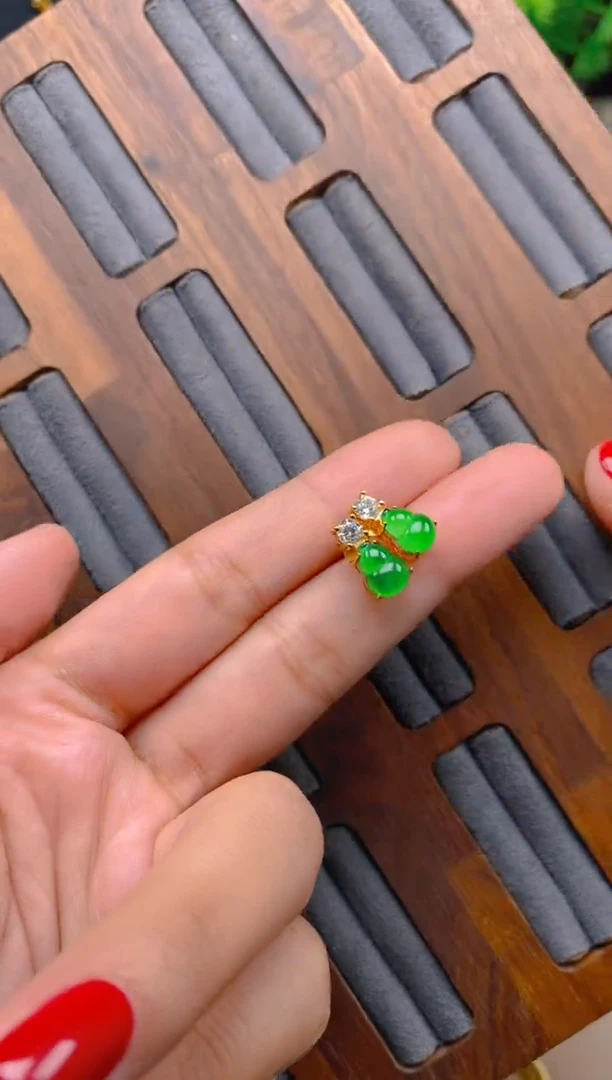 银S925镶嵌翡翠耳饰葫芦耳钉