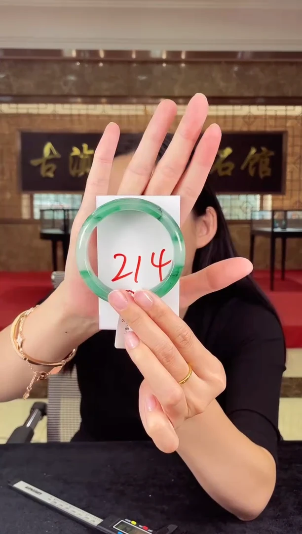 未镶嵌手镯石英质玉（非洲翠）微瑕介意勿拍