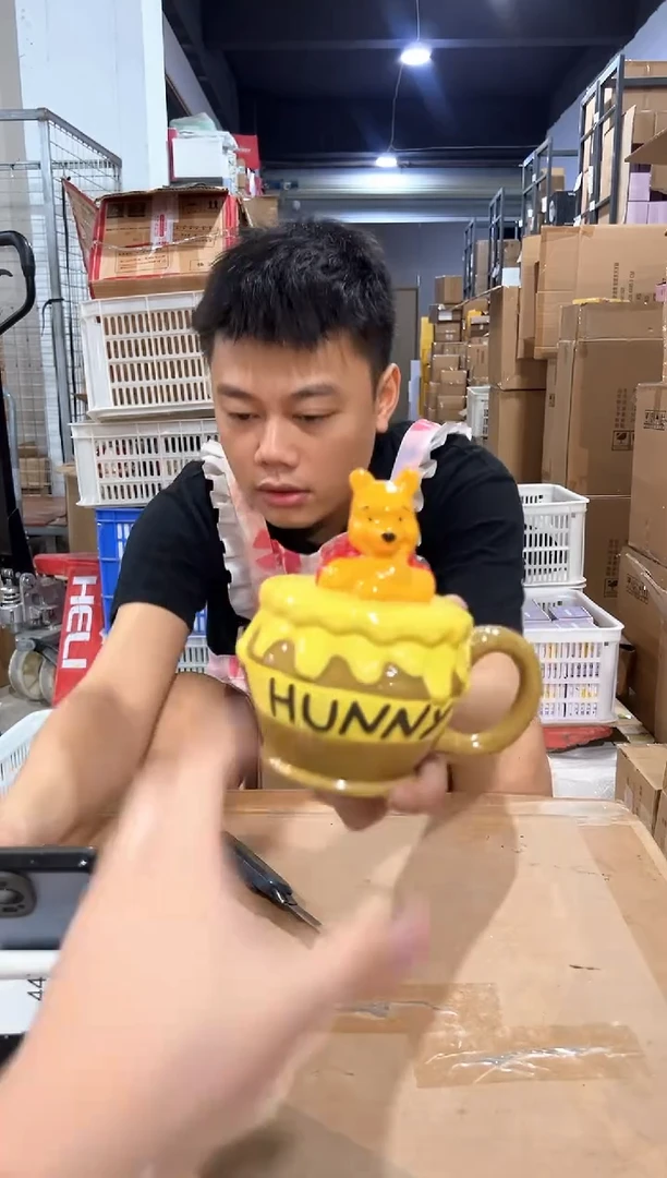 瓷片Q版维尼蜂蜜带盖杯