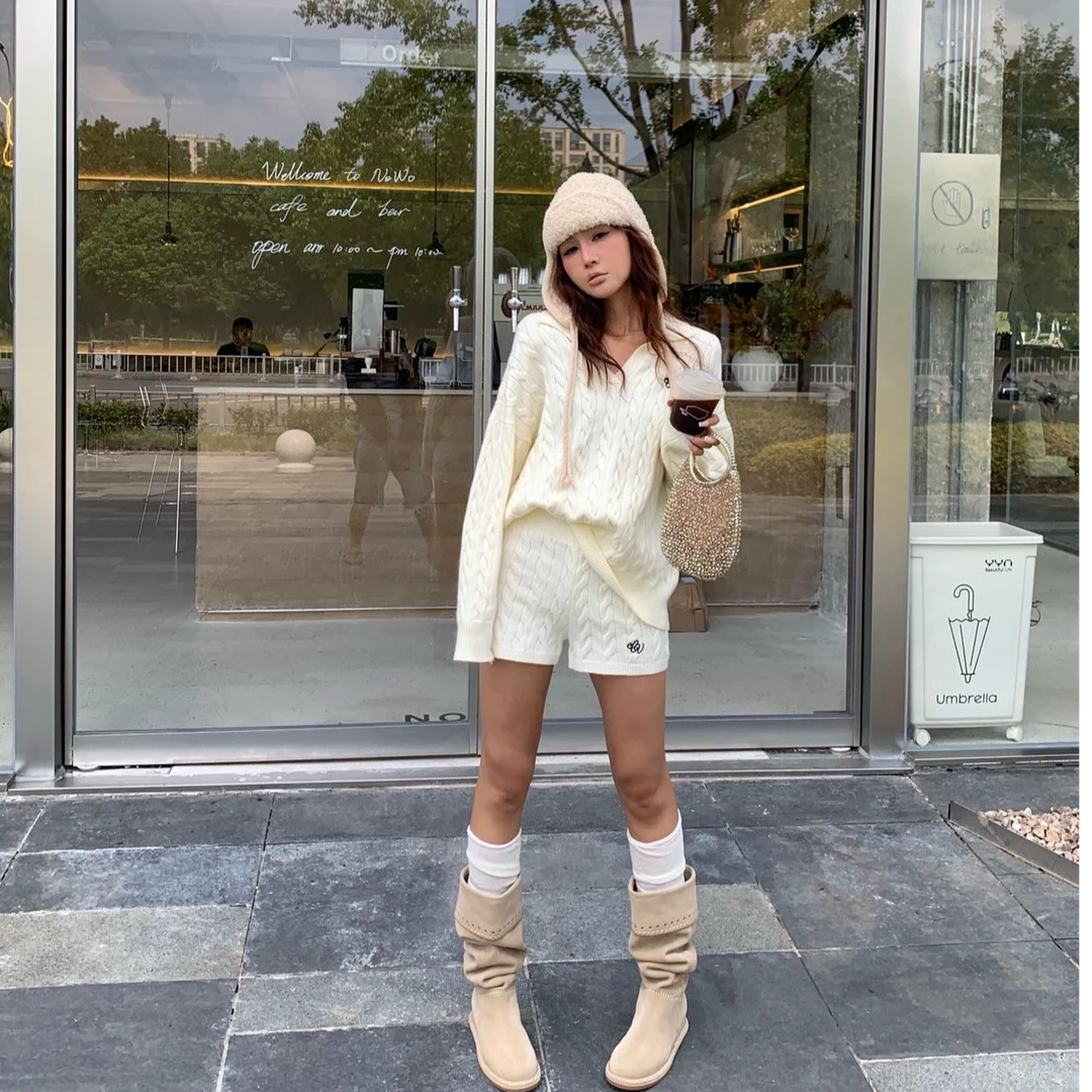 2025秋冬韩系慵懒宽松百搭麻花翻领纽扣毛衣高腰短裤两件套套装女