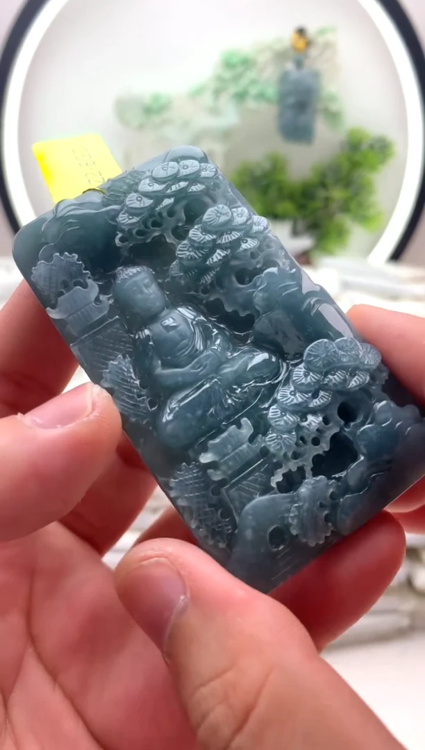 翡翠未镶嵌颈饰大日如来