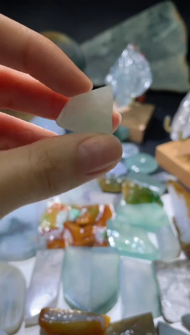 翡翠未镶嵌胸饰材料