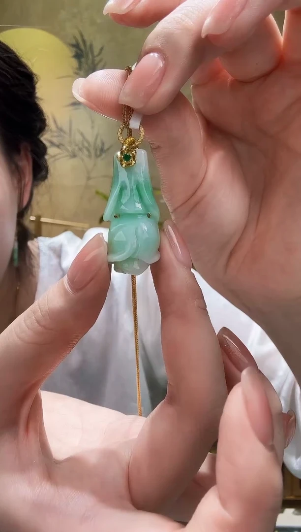 颈饰未镶嵌翡翠吊坠