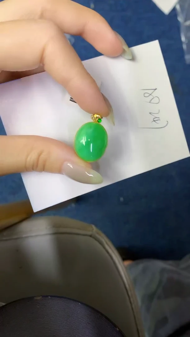 翡翠18K金镶嵌颈饰缅甸天然翡翠A货