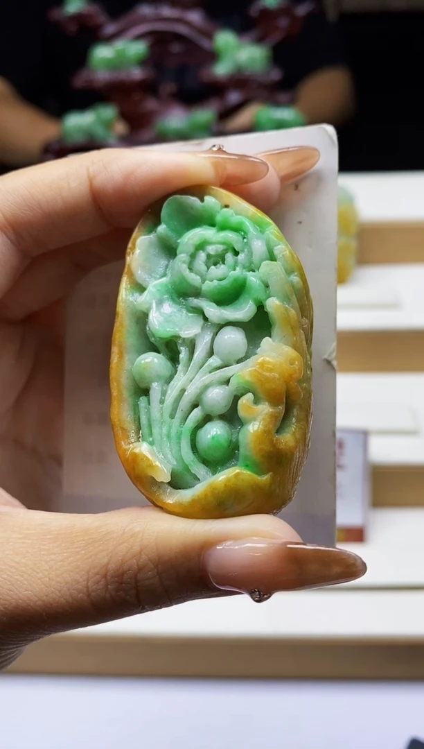 颈饰未镶嵌翡翠1