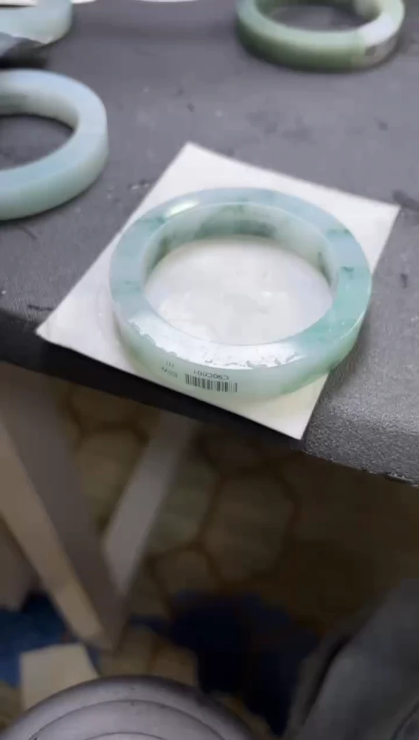 未镶嵌手镯定制翡翠扁*体定制手镯不退不换