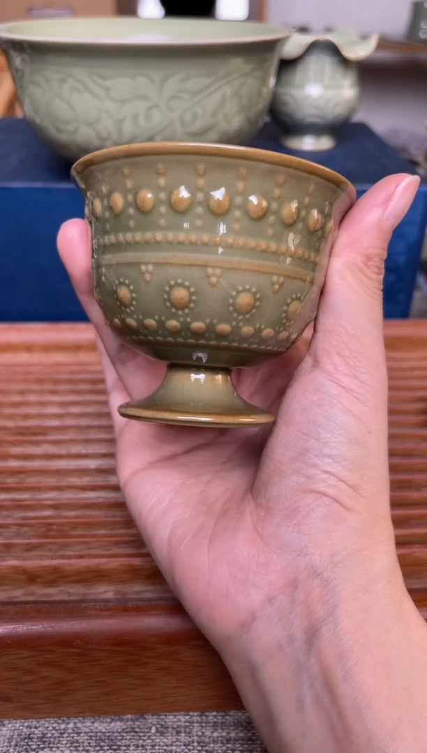 瓷器耀州窑橄榄绿高足杯  微瑕