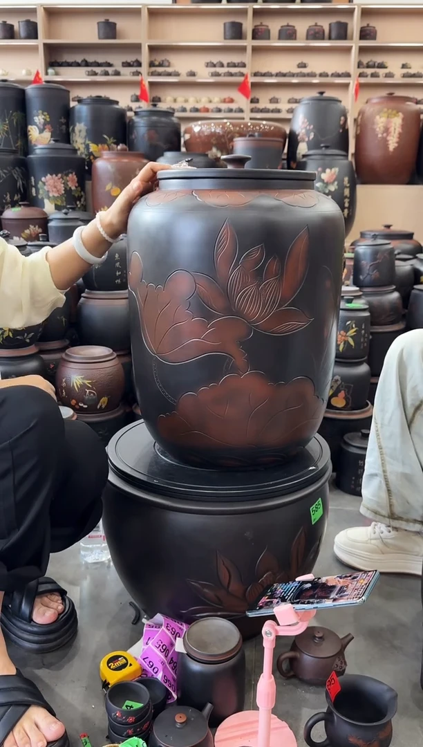 瑕疵  线雕  荷花 三号茶缸  高51cm 756