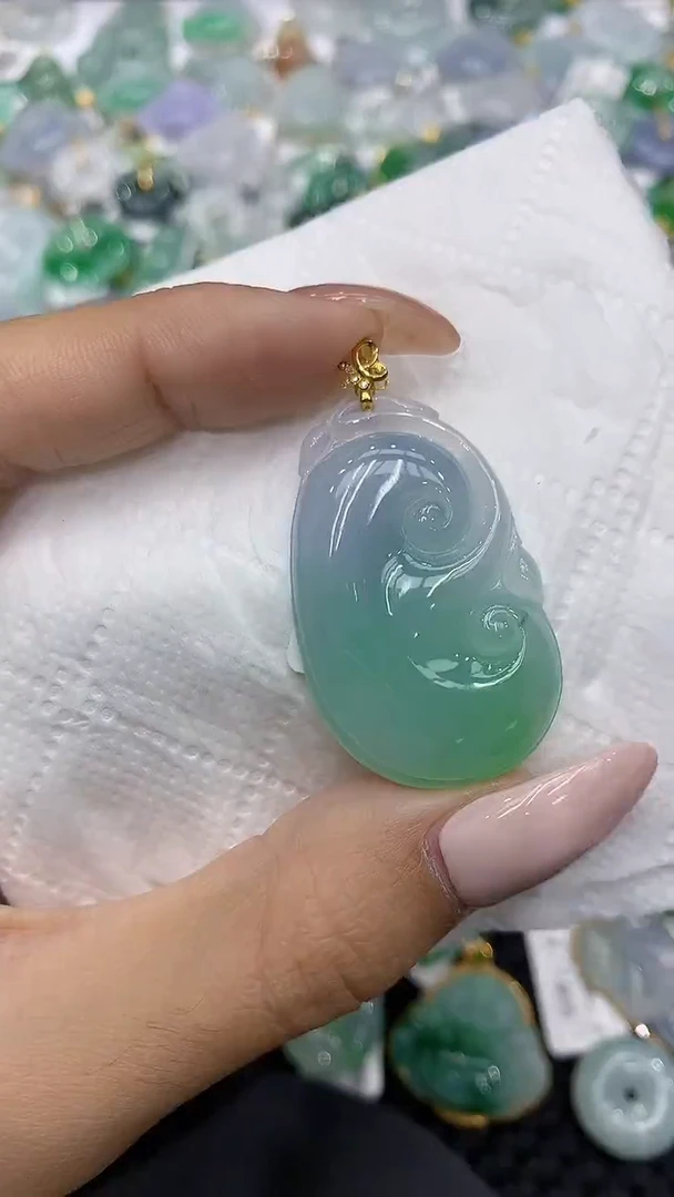 颈饰18K金镶嵌翡翠111111111111