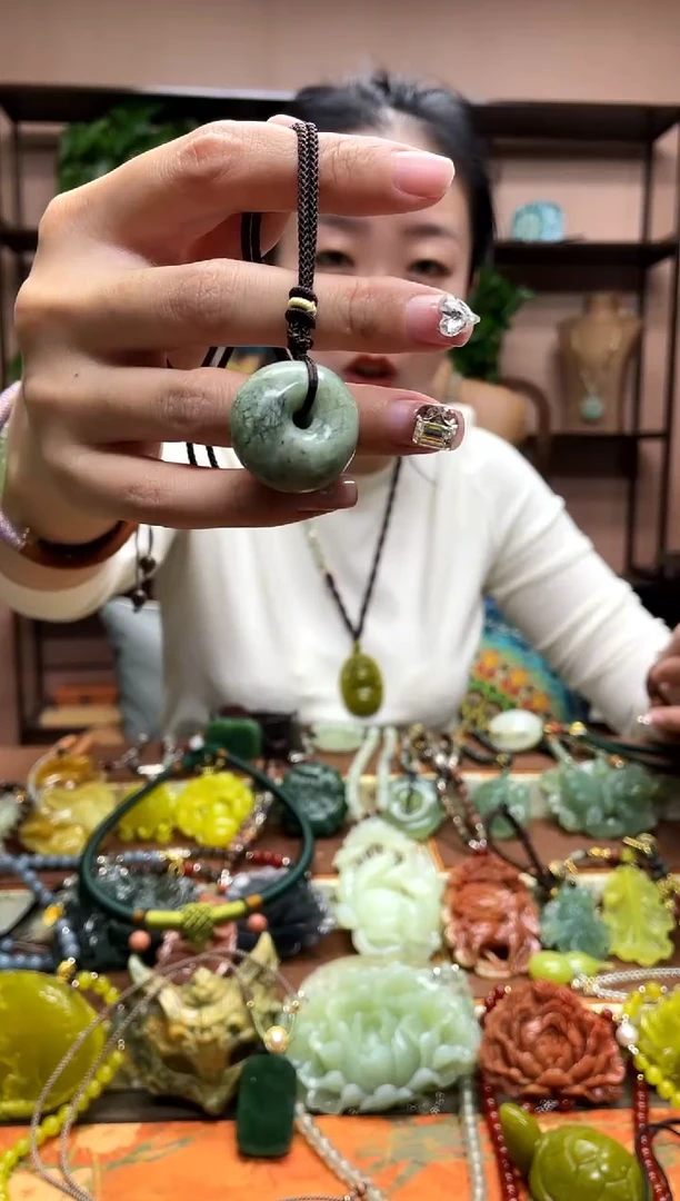 未镶嵌岫玉吊坠·