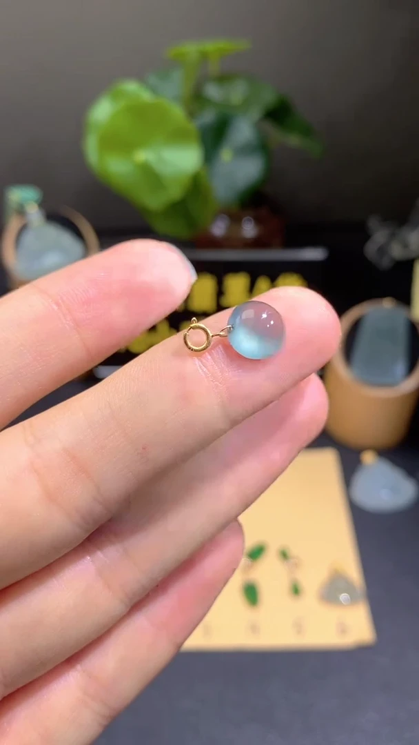 颈饰18K金镶嵌翡翠翡翠A货