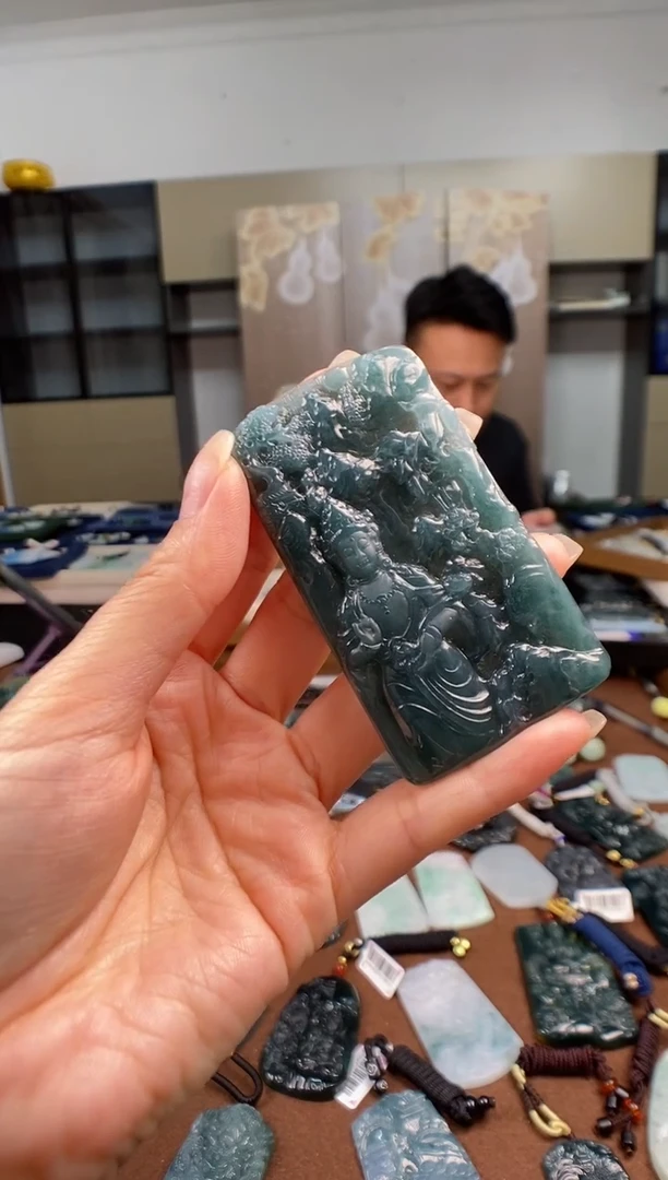 颈饰未镶嵌翡翠 多样性发其一