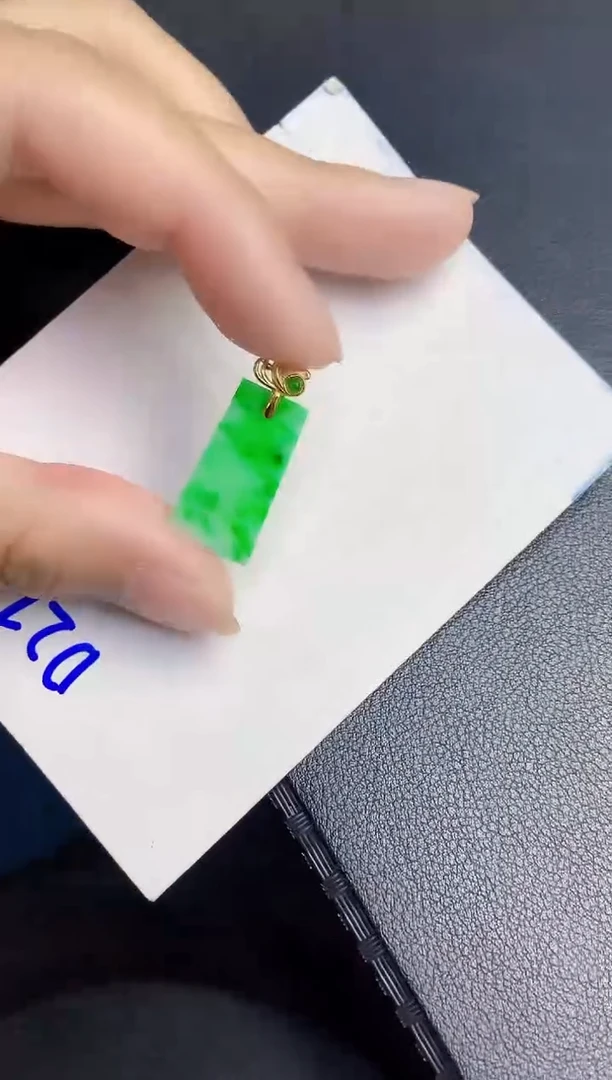 翡翠未镶嵌颈饰000000000
