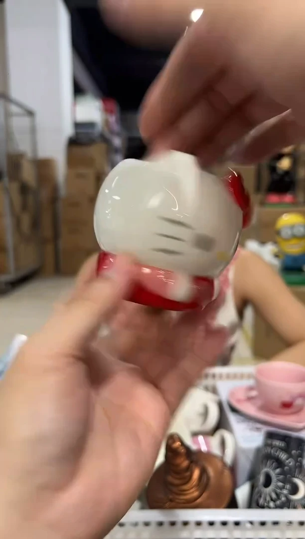 瓷片新款kt猫抱爱心一口杯微瑕