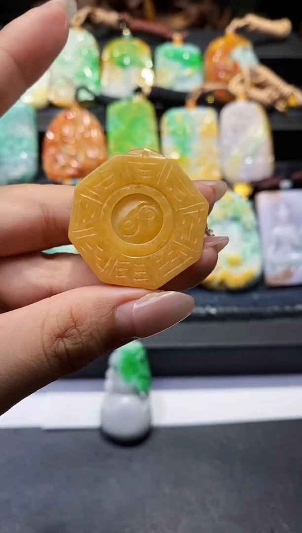 翡翠未镶嵌颈饰A货翡翠