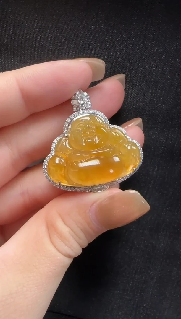 颈饰18K金镶嵌翡翠136玉佛一个