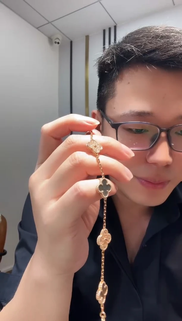 18K金镶嵌贝壳（贝母）手链灰贝隔钻手链GHJ