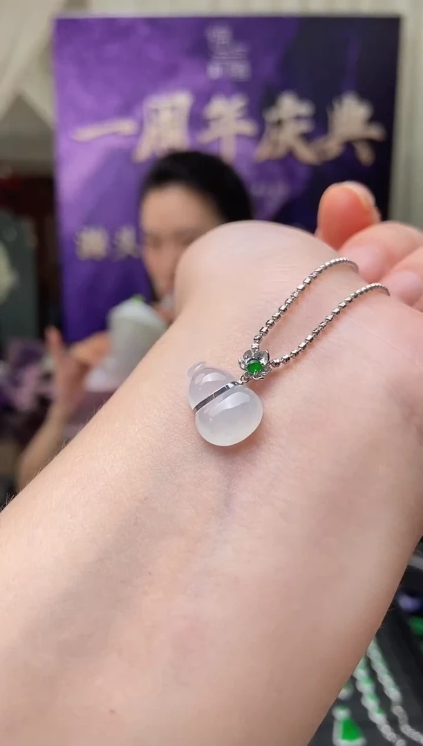 吊坠(不含链)18K金镶嵌翡翠葫芦吊坠