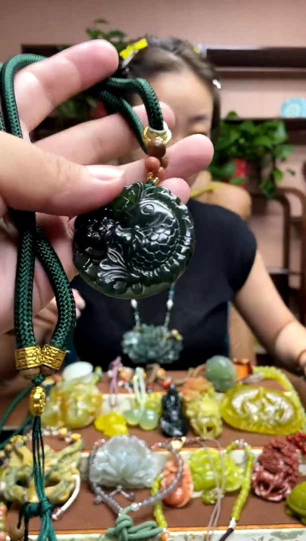 未镶嵌岫玉吊坠·