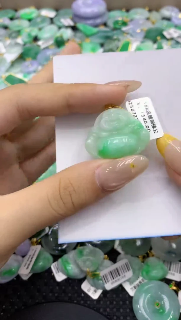 颈饰18K金镶嵌翡翠天然缅甸翡翠A货