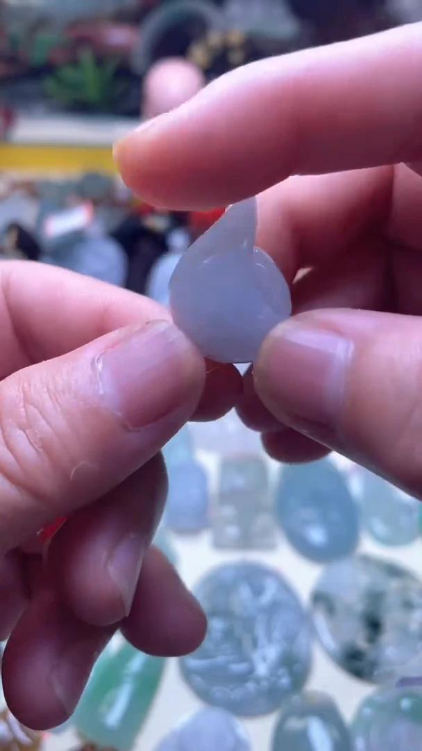 翡翠未镶嵌颈饰1