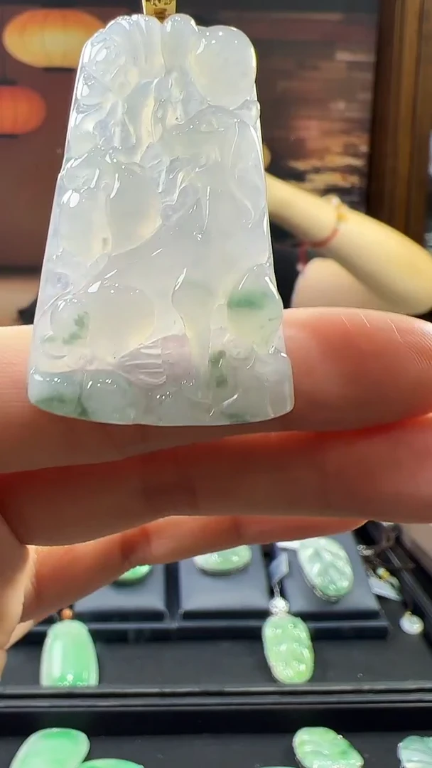 18K金镶嵌挂件翡翠狗狗 不含链