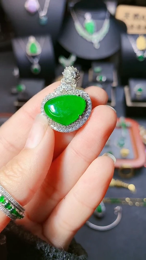 【闪购商品】翡翠吊坠(赠链)银S925镶嵌吊坠