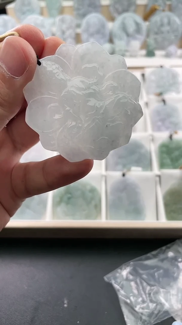 翡翠未镶嵌颈饰..../7/13/ 265