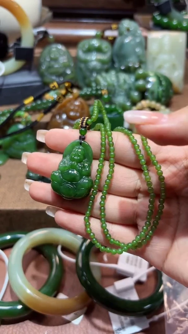 颈饰未镶嵌和田玉（碧玉）1