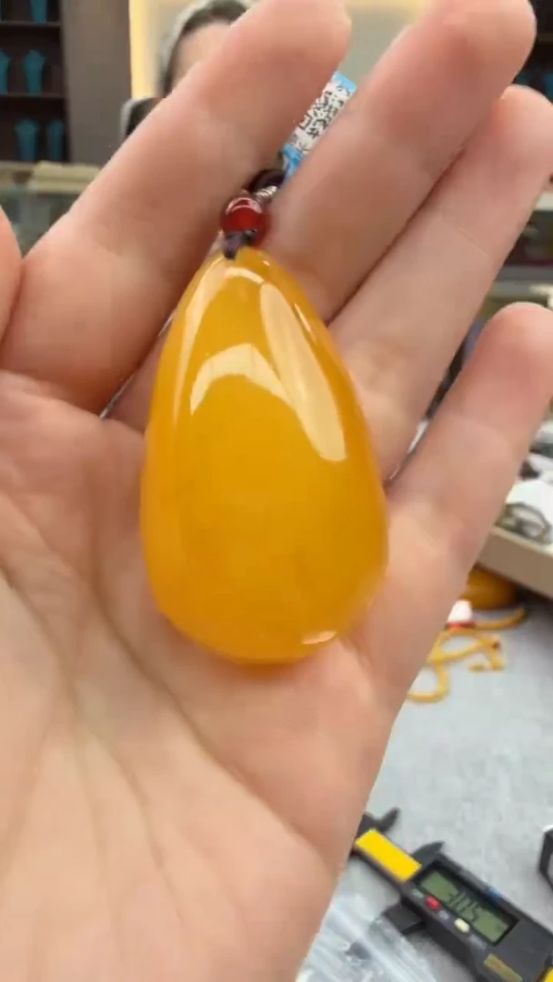 琥珀颈饰未镶嵌466秒拍号 假一罚三