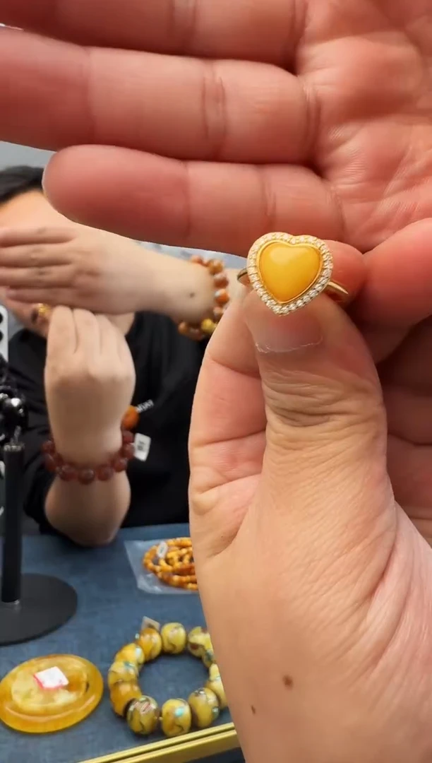 蜜蜡未镶嵌珠宝奇石陶***?假一罚十，多样性发其一
