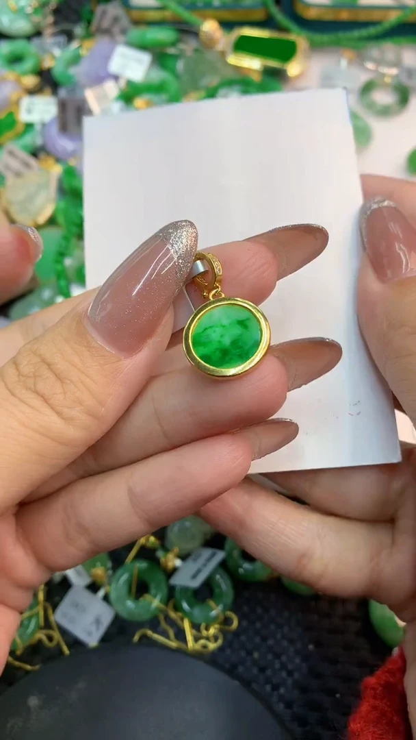 颈饰未镶嵌翡翠1