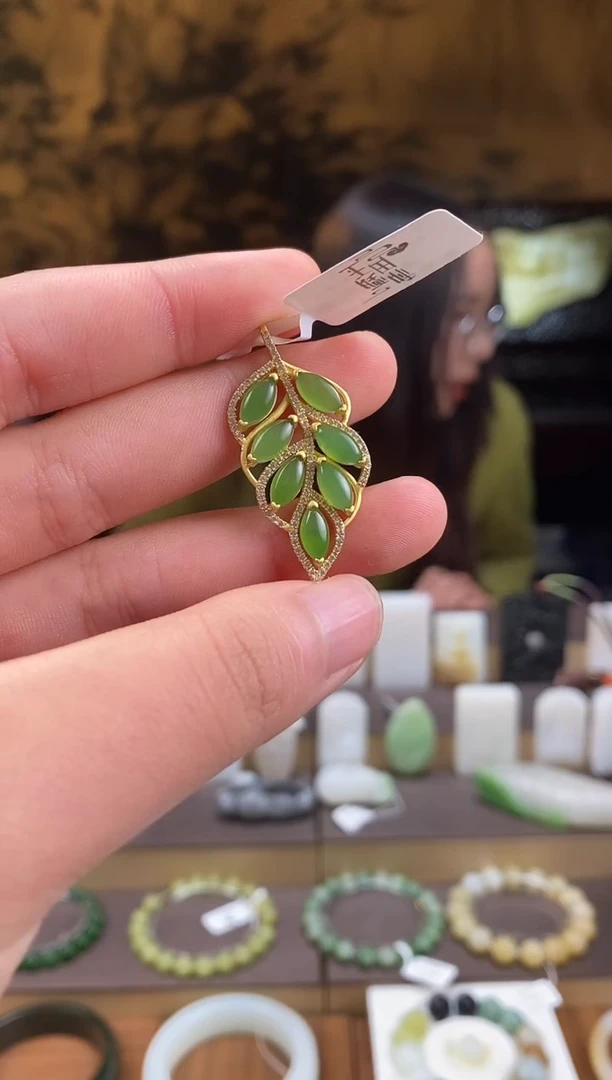 颈饰银S925镶嵌和田玉金枝玉叶