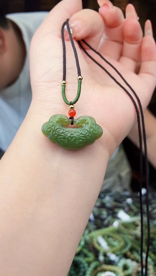 和田玉未镶嵌颈饰拍一发一