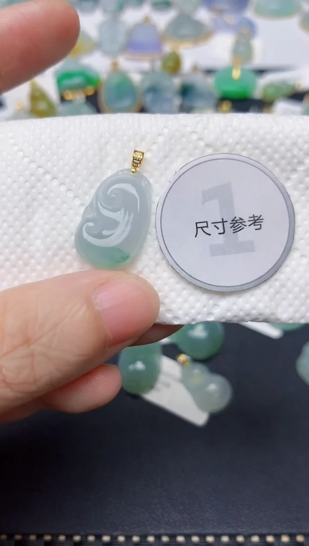 翡翠18K金镶嵌颈饰天然缅甸A货翡翠