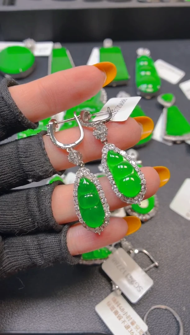 银S925镶嵌翡翠耳饰1