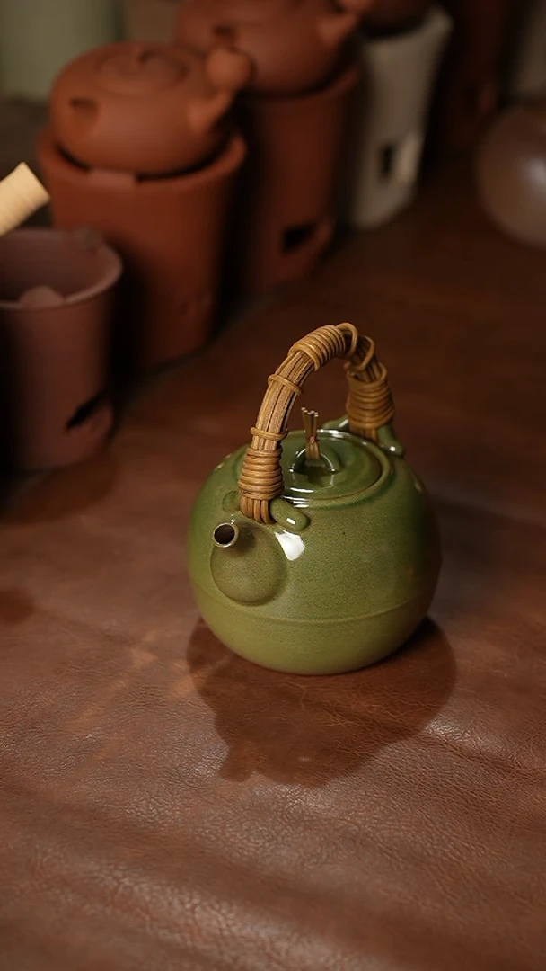 040窑变绿提梁壶800cc