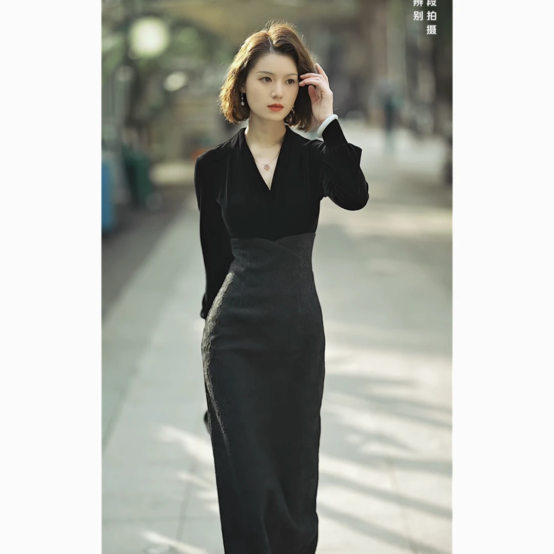 彩彩家【镜花水月】冬季新款高级修身显瘦黑色知性优雅收腰连衣裙