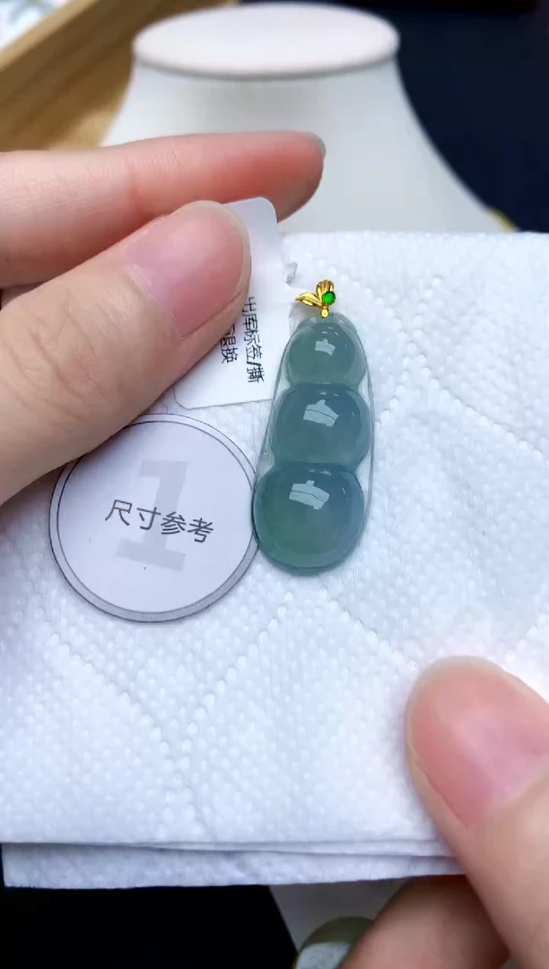 颈饰18K金镶嵌翡翠天然A货翡翠