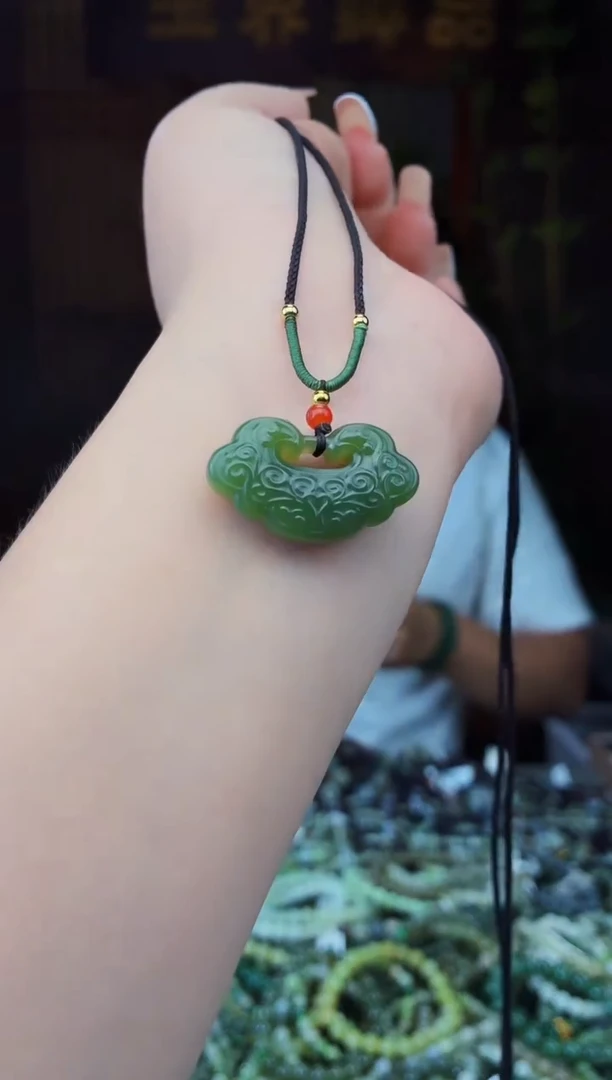 和田玉未镶嵌颈饰拍一发一