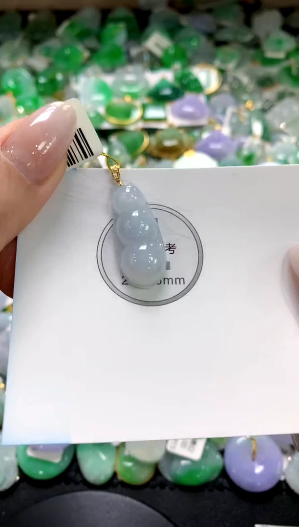 翡翠18K金镶嵌颈饰1111111111111111