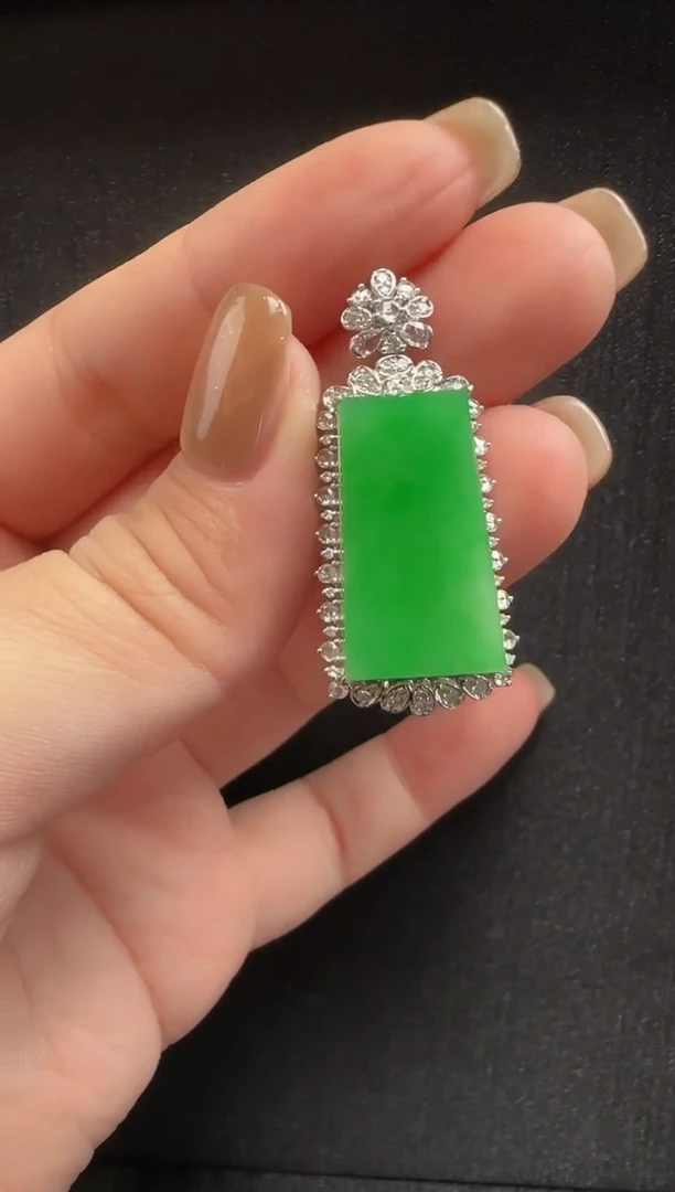 颈饰18K金镶嵌翡翠048无事牌一个